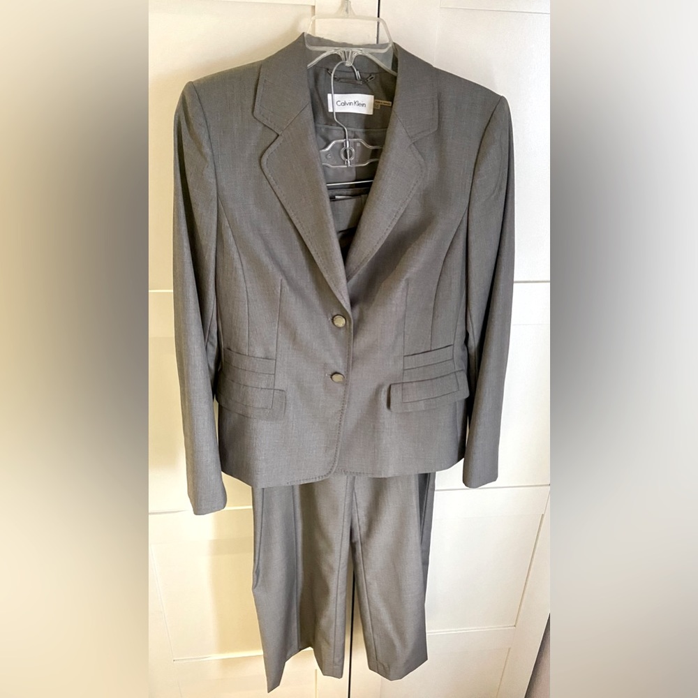Calvin Klein women’s business suit in grey size 10 in excellent condition